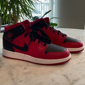Jordan 1 Mid